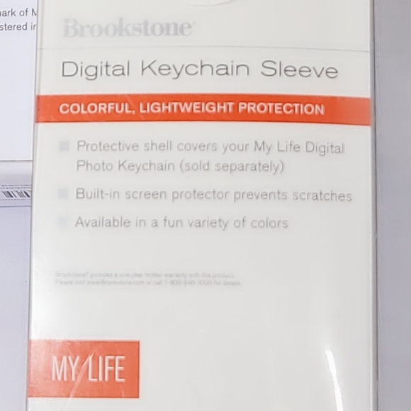Brookstone Digital Photo Keychain and Sleeve - Picture 4 of 4